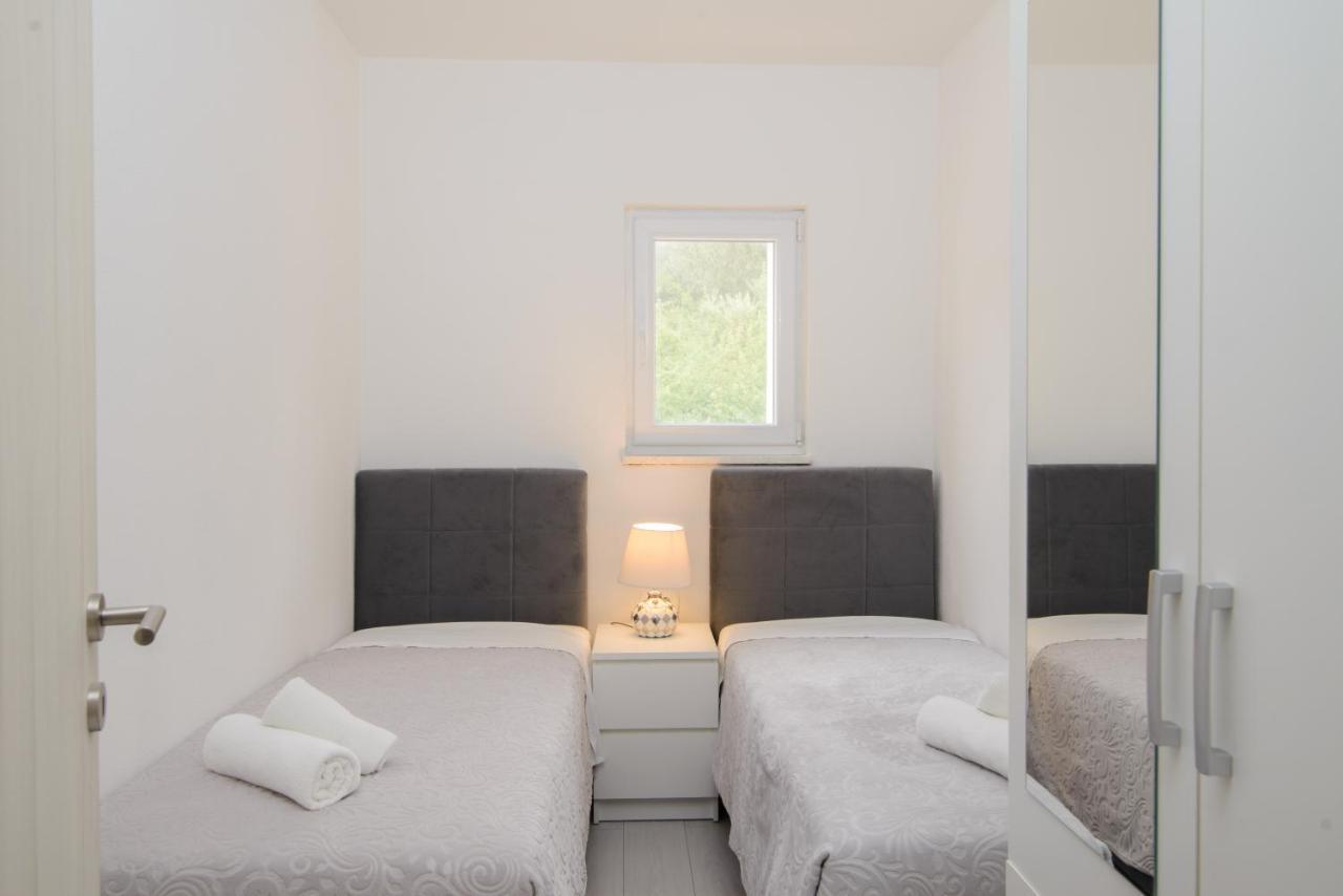 Apartments Pelja Trogir Extérieur photo